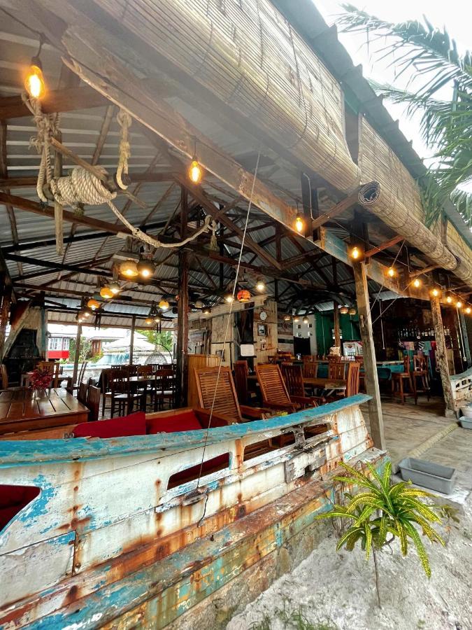 Rock And Wreck Dive Resort Tanjungbinga Экстерьер фото